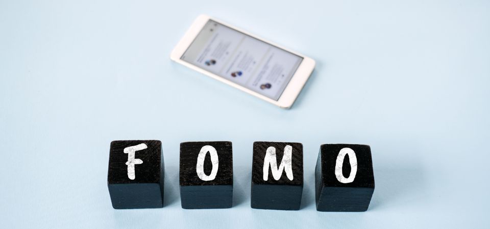 Tại sao FOMO lại là cạm bẫy tâm lý